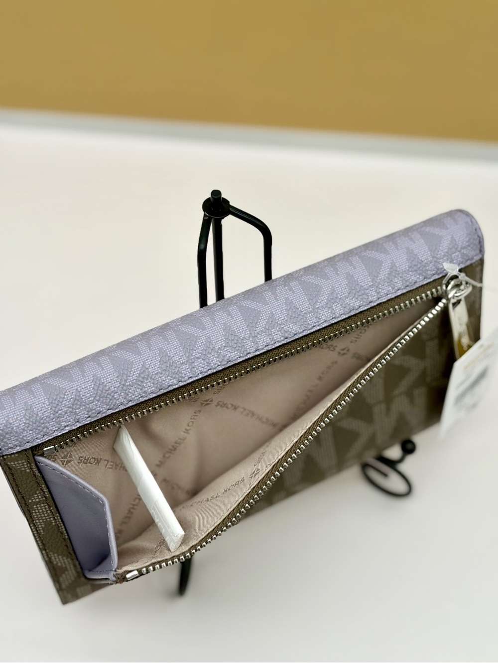 Michael Kors Voyager MK Logo
Tote Shoulder Bag with Matching
Wallet Lilac Multi - Picture 6 of 14